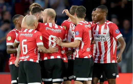 在当今足坛 在当今足坛