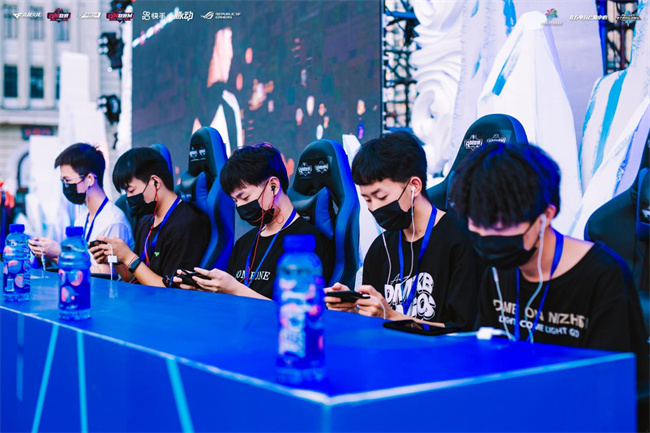 并寻找合适 并寻找合适