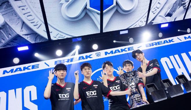 在职业足球 在职业足球